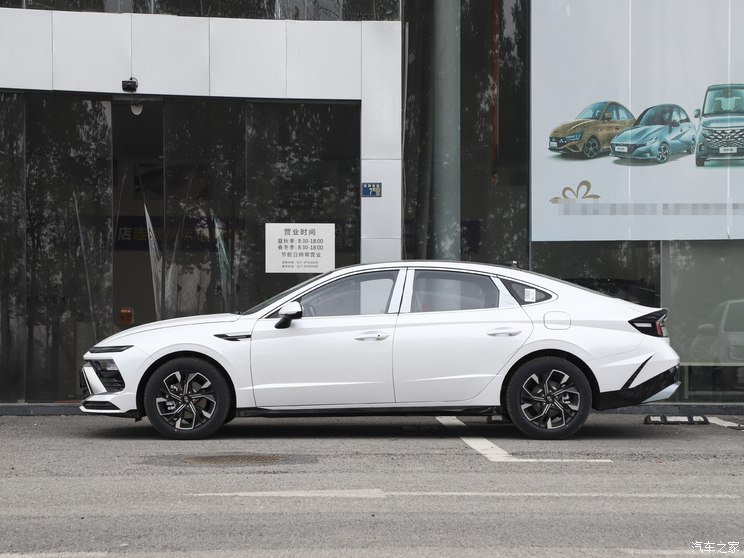 北京现代 索纳塔 2024款 1.5T 低配版 北京现代 索纳塔 2024款 1.5T 低配版