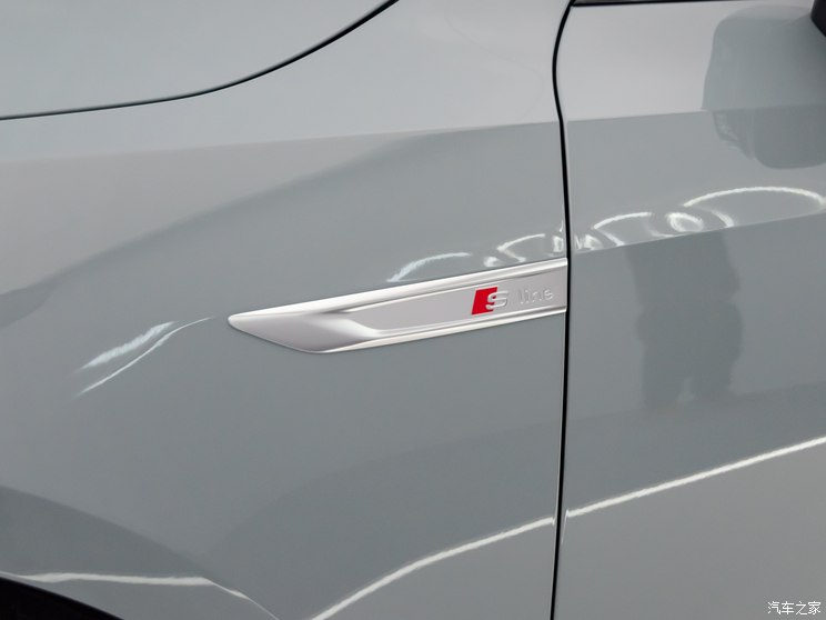 上汽奥迪 奥迪A7L 2024款 55 TFSI quattro RS 套件竞速版 上汽奥迪 奥迪A7L 2024款 55 TFSI quattro RS 套件竞速版