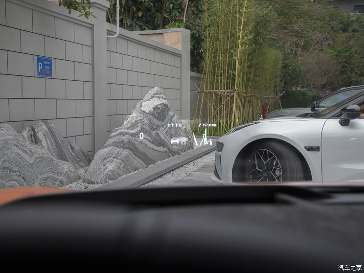 极氪 极氪001 2024款 三元锂 双电机 极氪 极氪001 2024款 三元锂 双电机