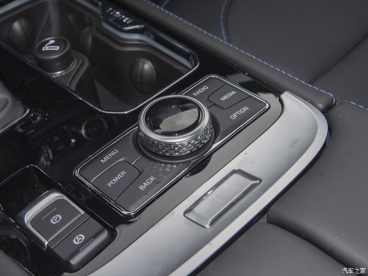 北京越野 北京BJ40 2024款 2.0D 自动四驱刀锋英雄荣耀版 北京越野 北京BJ40 2024款 2.0D 自动四驱刀锋英雄荣耀版