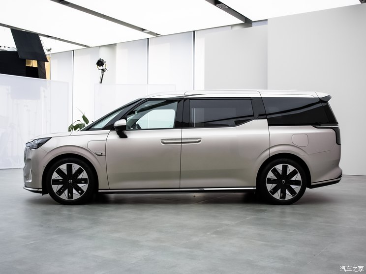 沃尔沃亚太 沃尔沃EM90 2025款 Ultra 六座 沃尔沃亚太 沃尔沃EM90 2025款 Ultra 六座