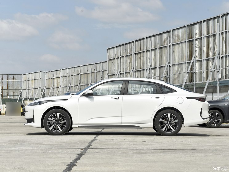 长安启源 长安启源A05 2023款 158kW 低配版 长安启源 长安启源A05 2023款 158kW 低配版