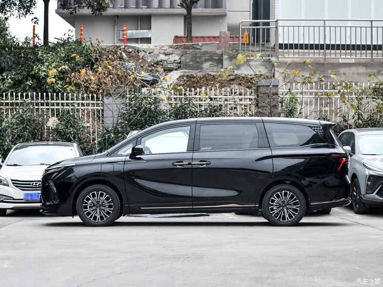 东风风行 星海V9 2023款 PHEV 200km 尊享型 东风风行 星海V9 2023款 PHEV 200km 尊享型