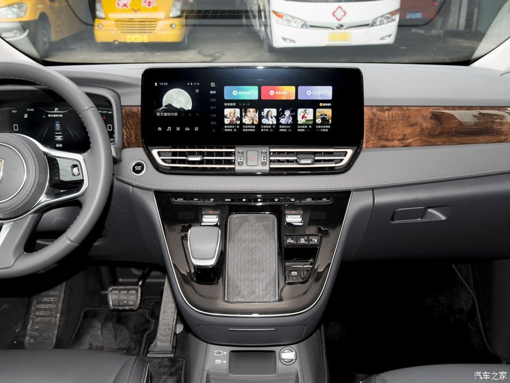 一汽红旗 红旗HQ9 PHEV 2024款 20TD 基本型 一汽红旗 红旗HQ9 PHEV 2024款 20TD 基本型