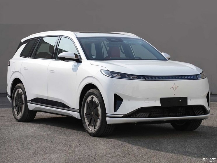 东风乘用车 eπ008 2024款 基本型 东风乘用车 eπ008 2024款 基本型