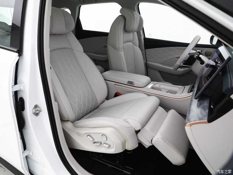 合众汽车 哪吒L 2024款 增程基本型 合众汽车 哪吒L 2024款 增程基本型