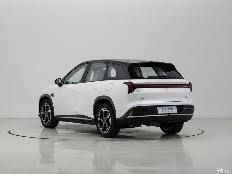 合众汽车 哪吒L 2024款 增程基本型 合众汽车 哪吒L 2024款 增程基本型