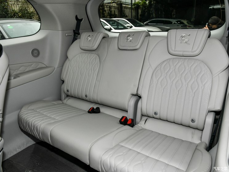 东风风行 星海V9 2024款 PHEV 200km 尊享型 东风风行 星海V9 2024款 PHEV 200km 尊享型