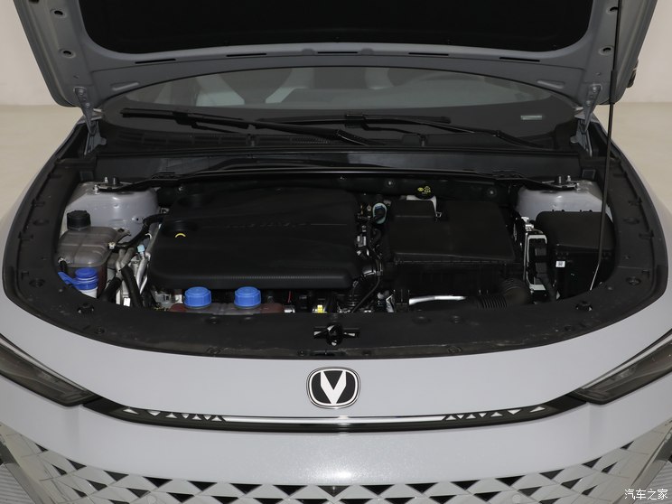 长安汽车 长安UNI-V 智电iDD 2024款 蓝鲸智电iDD 136km 智尊型 长安汽车 长安UNI-V 智电iDD 2024款 蓝鲸智电iDD 136km 智尊型