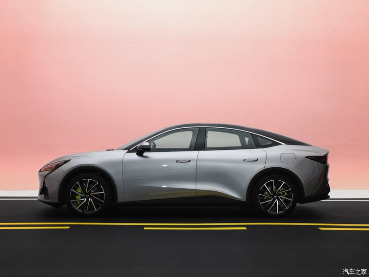 北汽新能源 极狐 阿尔法S5 2024款 双电机 390kW 北汽新能源 极狐 阿尔法S5 2024款 双电机 390kW