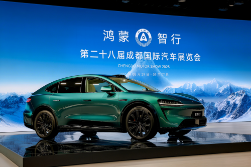 智界双7亮相成都车展，新品引发热烈反响